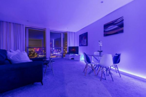 Birmingham City Centre, City Views, Sleeps 4, Projector, Long Stay Offers